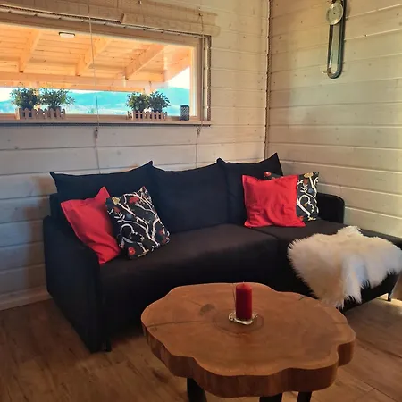 Dom Miedzy Wzgorzami ティリチ