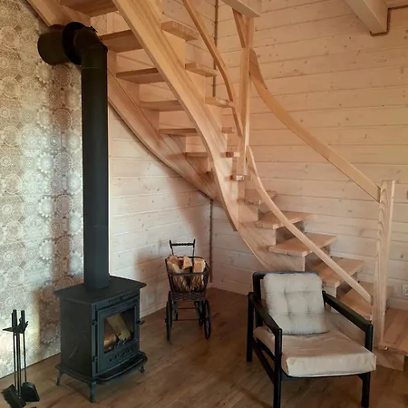 Dom Miedzy Wzgorzami *