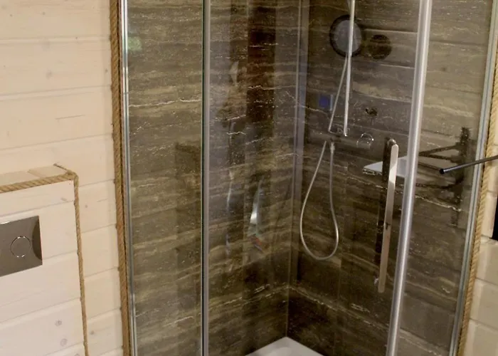 Dom Miedzy Wzgorzami Feriehus *